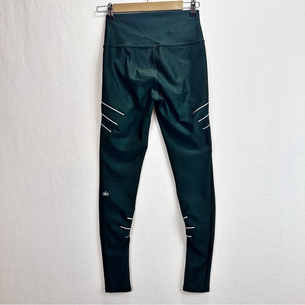 ALO Yoga Sequence Reflective Leggings in Forest Green - Picture 4 of 9